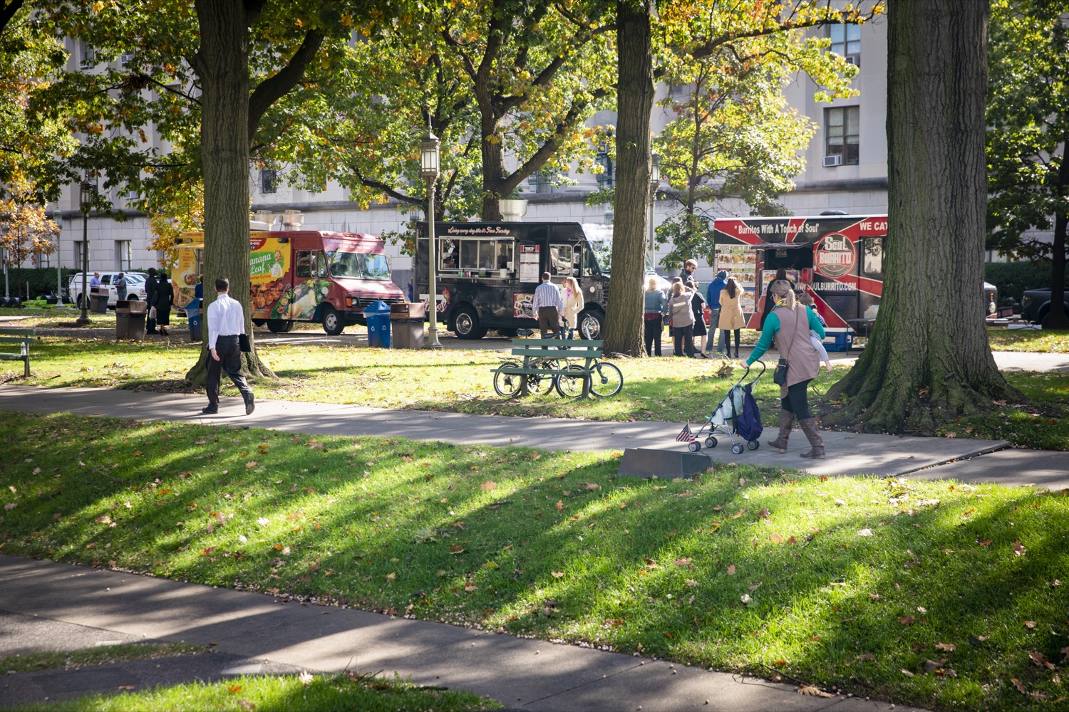 Food trucks serve healthy meals to members of the public during a Ride & Drive Event at the Capitol Complex on October 23, 2019.<br><a href="https://filesource.amperwave.net/commonwealthofpa/photo/17449_DGS_DRIVE_ELECTRIC_CZ_16.JPG" target="_blank">⇣ Download Photo</a>
