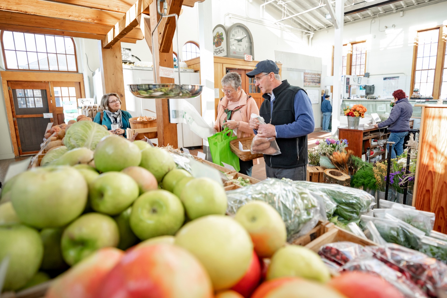 Pennsylvania Department of Agriculture Secretary Russell Redding grocery shops with his wife, Nina, for Thanksgiving dinner at Radish & Rye Food Hub inside Broad Street Market on Thursday, November 21, 2019.<br><a href="https://filesource.amperwave.net/commonwealthofpa/photo/17546_AGRIC_Buy_Local_NK_004.JPG" target="_blank">⇣ Download Photo</a>