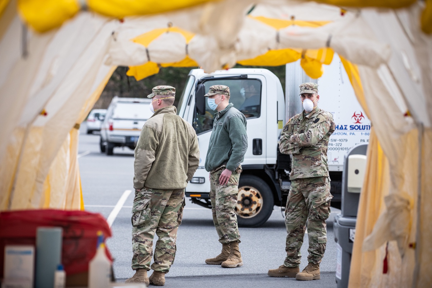Pennsylvania National Guard soldiers and other emergency responders preparing for testing subjects to arrive at the test location.  The Wolf Administration provided pictures of the COVID-19 testing site at Mohegan Sun Arena at Casey Plaza in Wilkes-Barre, Luzerne County, that will provide much-needed testing for symptomatic first responders, health care workers and residents 65 or older throughout Northeastern Pennsylvania.  Monday, April 20, 2020 - Wilkes-Barre, Luzerne County<br><a href="https://filesource.amperwave.net/commonwealthofpa/photo/17965_doh_Testing_Site_dz_dz_0012.jpg" target="_blank">⇣ Download Photo</a>