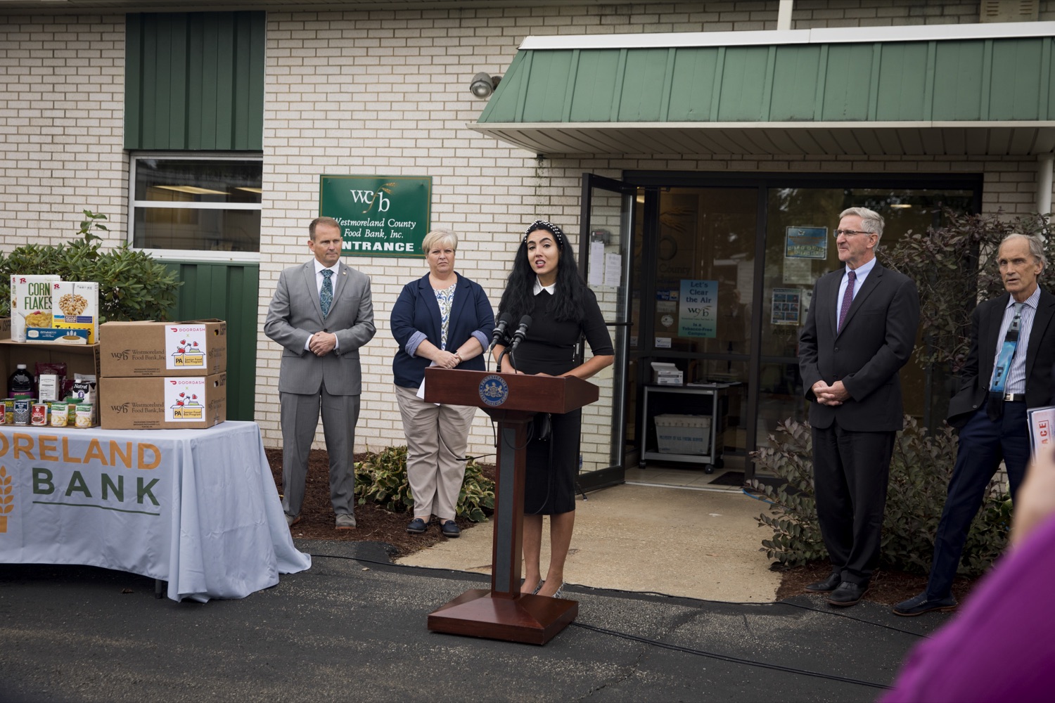 Second Lady of Pennsylvania Gisele Fetterman announces partnership with DoorDash to deliver meals to seniors in need, in Delmont, PA on September 23, 2021.<br><a href="https://filesource.amperwave.net/commonwealthofpa/photo/19091_ag_doordash_cz_05.jpg" target="_blank">⇣ Download Photo</a>