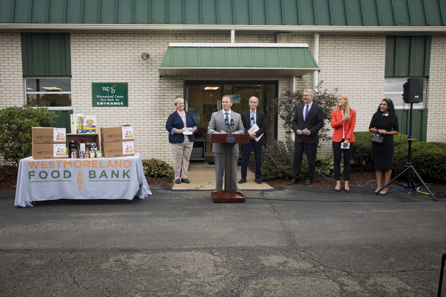 Representative Eric Nelson announces partnership with DoorDash to deliver meals to seniors in need, in Delmont, PA on September 23, 2021.<br><a href="https://filesource.amperwave.net/commonwealthofpa/photo/19091_ag_doordash_cz_06.jpg" target="_blank">⇣ Download Photo</a>