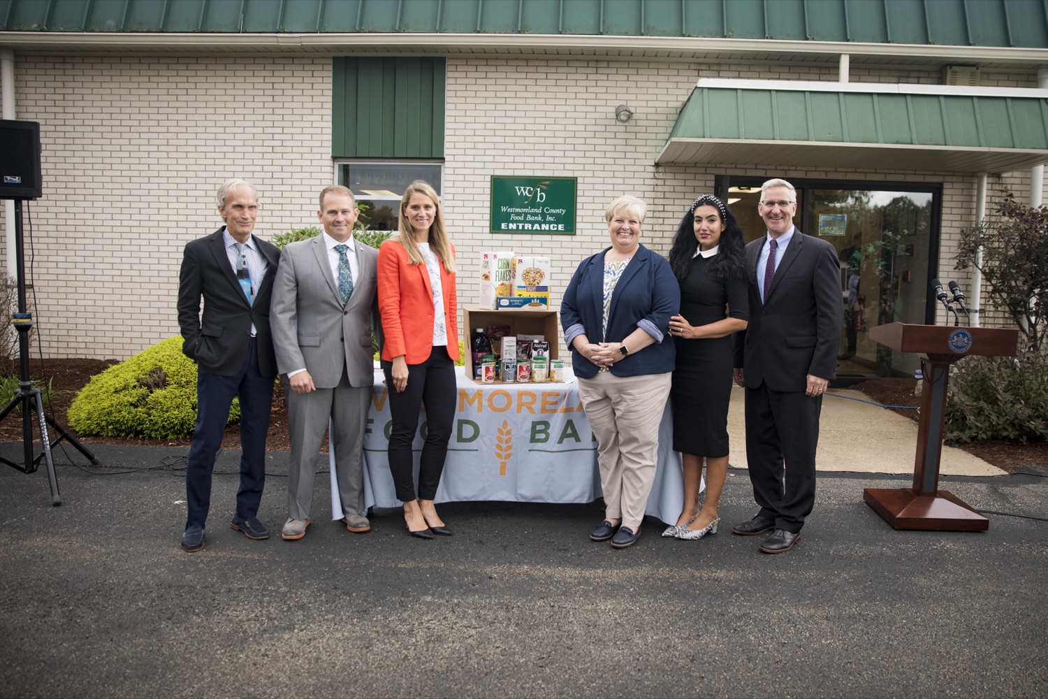 The Wolf Administration announces partnership with DoorDash to deliver meals to seniors in need, in Delmont, PA on September 23, 2021.<br><a href="https://filesource.amperwave.net/commonwealthofpa/photo/19091_ag_doordash_cz_09.jpg" target="_blank">⇣ Download Photo</a>