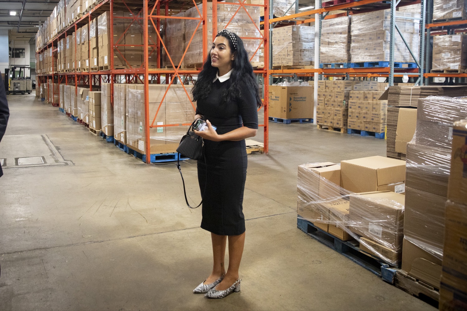 Second Lady of Pennsylvania Gisele Fetterman tours the Westmoreland Food Bank, in Delmont, PA on September 23, 2021.<br><a href="https://filesource.amperwave.net/commonwealthofpa/photo/19091_ag_doordash_cz_10.jpg" target="_blank">⇣ Download Photo</a>