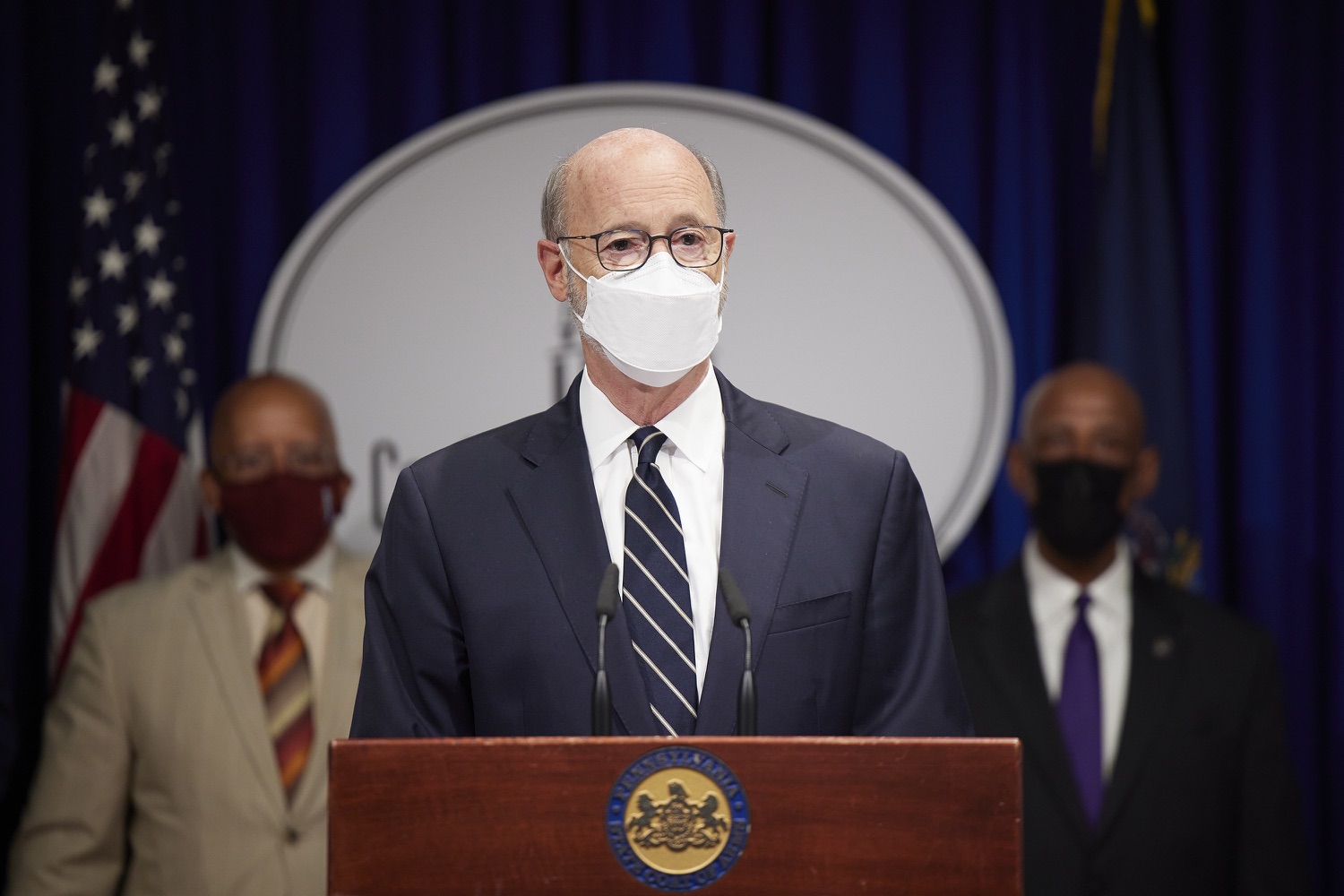 Pennsylvania Governor Tom Wolf speaking with the press.  Governor Tom Wolf today applauded proposed legislation that will statutorily establish policies and programs to ensure that small, diverse and veteran-owned businesses continue to receive the support and opportunities they deserve in state contracting.  Harrisburg, PA  September 27, 2021<br><a href="https://filesource.amperwave.net/commonwealthofpa/photo/20082_gov_disbo_dz_021_copy.jpg" target="_blank">⇣ Download Photo</a>