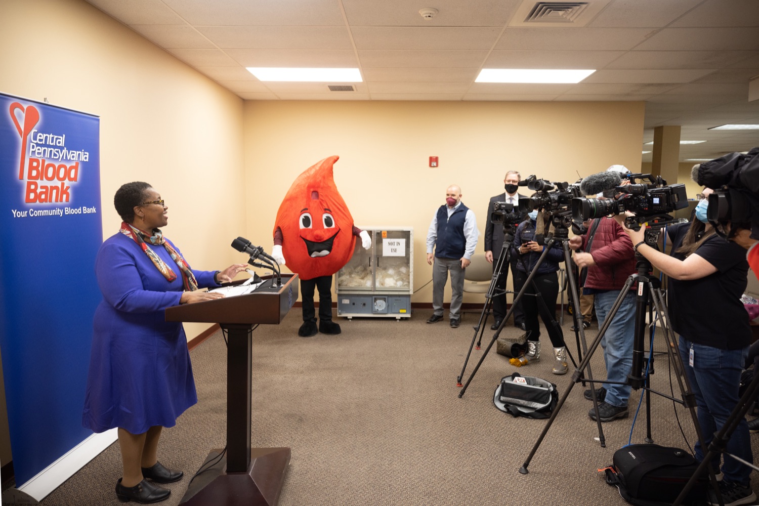 Physician General Dr. Denise A. Johnson speaks with the press.  Pennsylvania Physician General Dr. Denise Johnson and Patrick Bradley, President and CEO of the Central Pennsylvania Blood Bank, expressed their growing concern over the dramatically decreasing number of volunteers who regularly donate blood, during a news conference highlighting the critical need for blood donation across the commonwealth.  February 03, 2022 - Hummelstown, Pa<br><a href="https://filesource.amperwave.net/commonwealthofpa/photo/20488_doh_bloodShortage_dz_003.jpg" target="_blank">⇣ Download Photo</a>