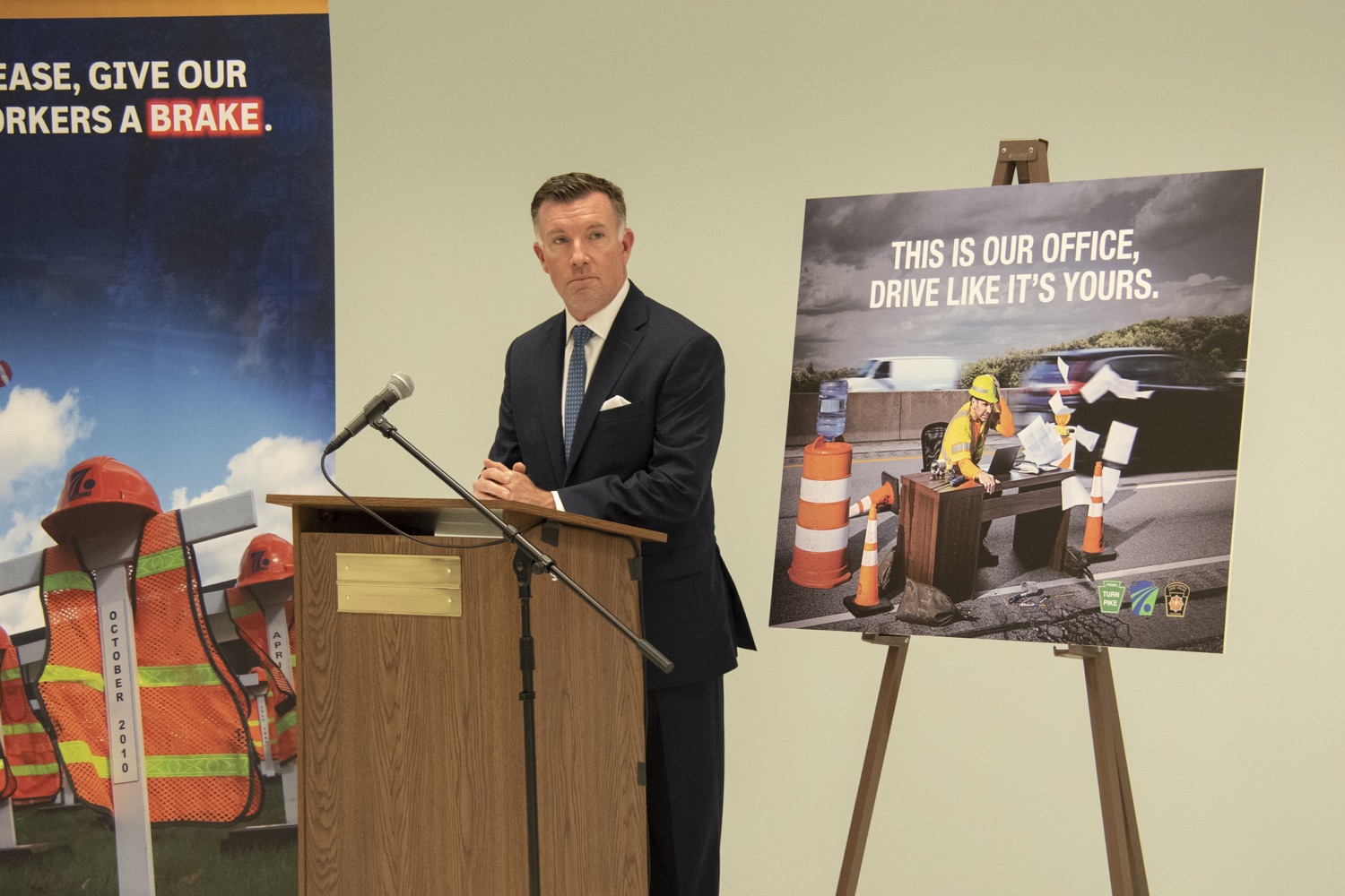 PA Turnpike CEO Mark Compton highlights National Work Zone Awareness Week<br><a href="https://filesource.amperwave.net/commonwealthofpa/photo/20659_dot_workZone_15.jpg" target="_blank">⇣ Download Photo</a>