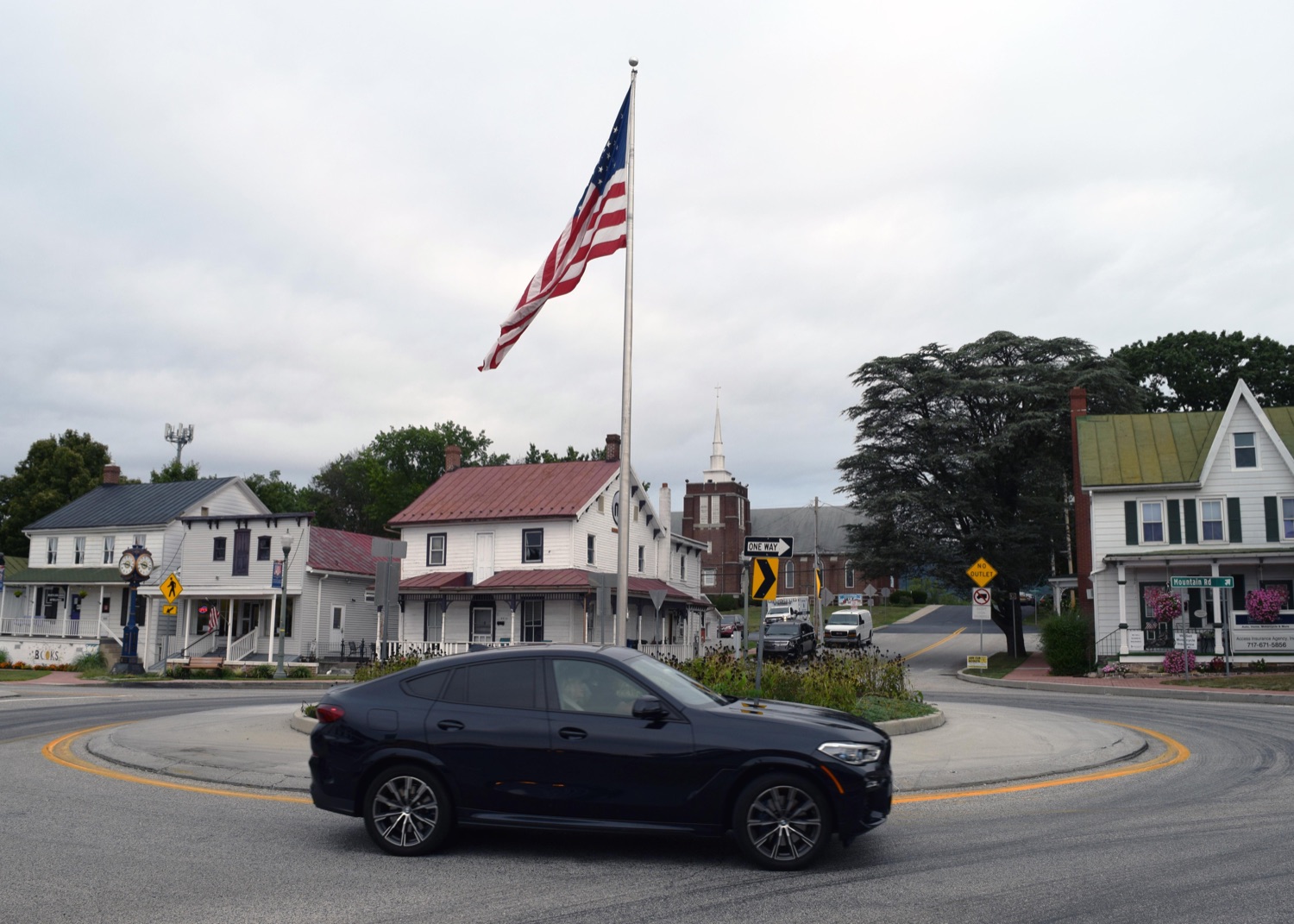 Route 39 (Linglestown Road) and Route 3019 (Mountain Road)<br><a href="https://filesource.amperwave.net/commonwealthofpa/photo/22209_dot_roundabout_photo_8.jpg" target="_blank">⇣ Download Photo</a>