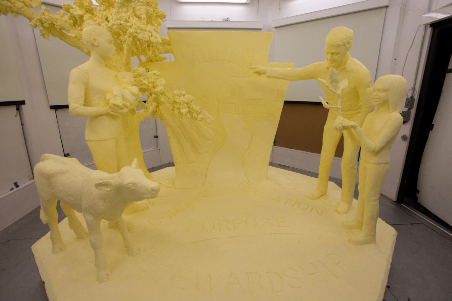Secretary of Agriculture Russell Redding unveiled the 2023 Pennsylvania Farm Show butter sculpture. Carved from 1,000 pounds of butter, it highlights this years theme: Rooted in Progress. ..We celebrate this years theme, Rooted in Progress, by highlighting the progress made over the past eight years and the opportunity that Pennsylvanias farm families have today to innovate, diversify, and plan, said Redding. The entire commonwealth benefits from the strong roots weve cultivated for agriculture. These roots feed local economies and Pennsylvania families, they break down walls holding Pennsylvanians back, and they are a strong foundation for the future..<br><a href="https://filesource.amperwave.net/commonwealthofpa/photo/22383_Ag_ButterSculpture_ED_01.jpg" target="_blank">⇣ Download Photo</a>