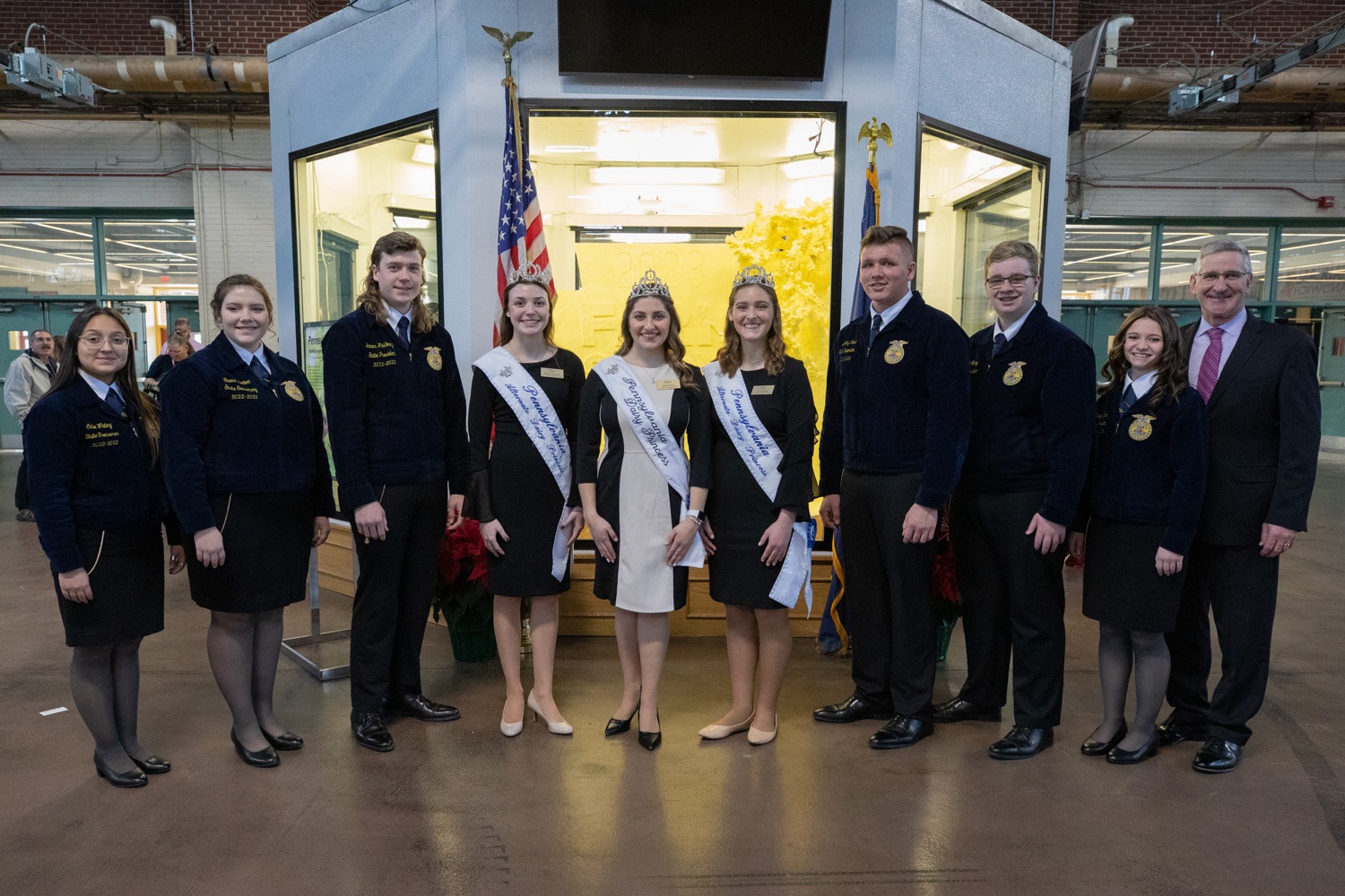 FFA, PA Dairy Princesses Natalie Grumbine, Selina Horst, and Darcy Heltzel, and Secretary of Agriculture Russell Redding<br><a href="https://filesource.amperwave.net/commonwealthofpa/photo/22383_Ag_ButterSculpture_ED_38.jpg" target="_blank">⇣ Download Photo</a>