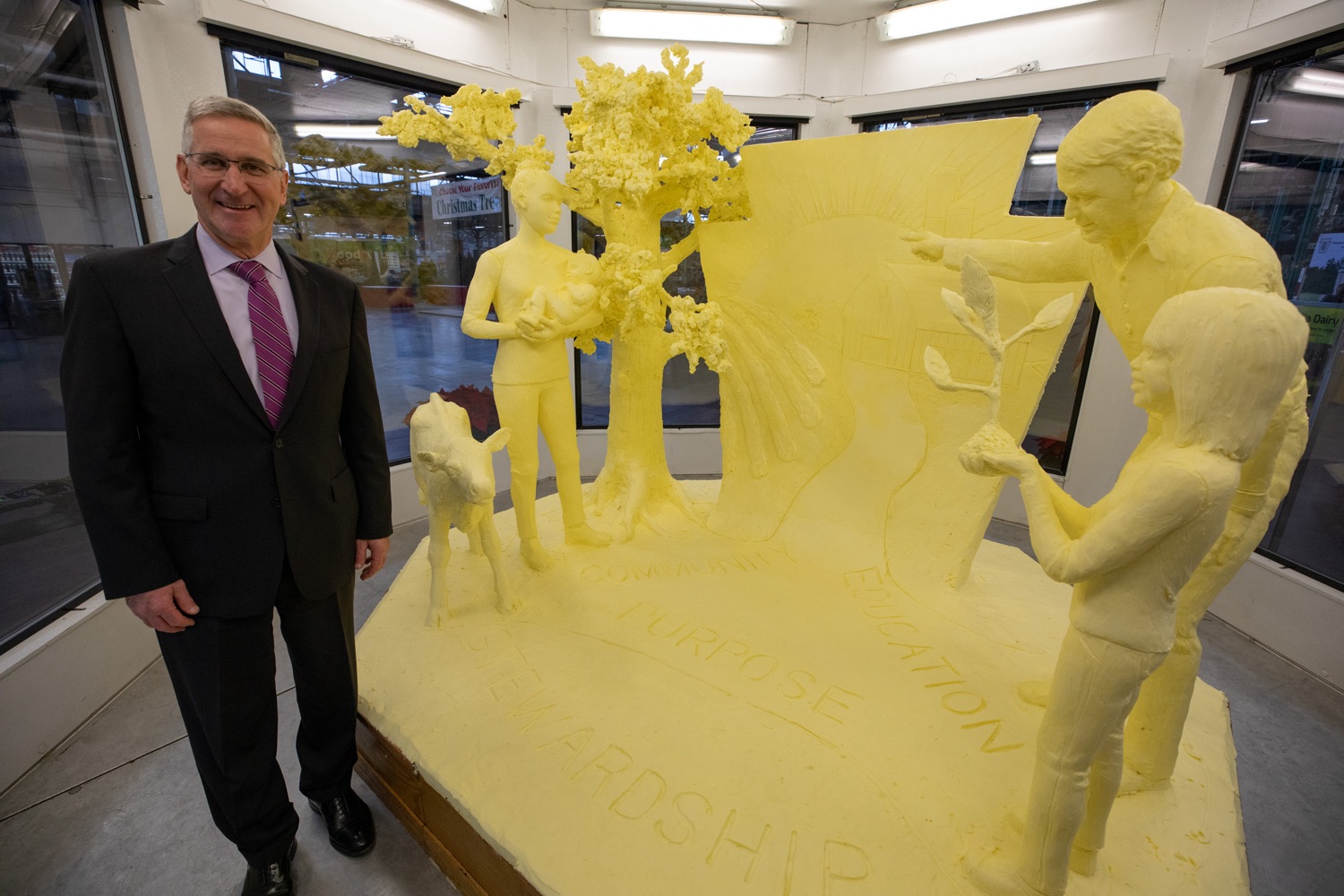 Secretary of Agriculture Russell Redding unveiled the 2023 Pennsylvania Farm Show butter sculpture. Carved from 1,000 pounds of butter, it highlights this years theme: Rooted in Progress. ..We celebrate this years theme, Rooted in Progress, by highlighting the progress made over the past eight years and the opportunity that Pennsylvanias farm families have today to innovate, diversify, and plan, said Redding. The entire commonwealth benefits from the strong roots weve cultivated for agriculture. These roots feed local economies and Pennsylvania families, they break down walls holding Pennsylvanians back, and they are a strong foundation for the future..<br><a href="https://filesource.amperwave.net/commonwealthofpa/photo/22383_Ag_ButterSculpture_ED_39.jpg" target="_blank">⇣ Download Photo</a>