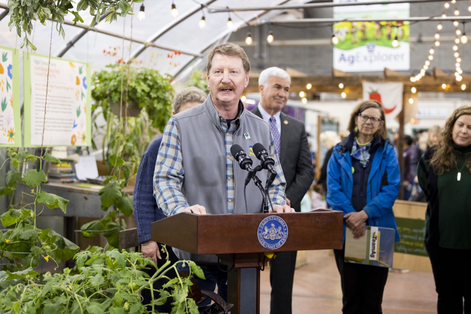 Senator Elder Vogel celebrates the Wolf Administrations targeted investments to grow market opportunities for Pennsylvania farmers, including the PA Farm Bill funded PA Preferred® Organic Initiative, in Harrisburg, PA on January 13, 2023.<br><a href="https://filesource.amperwave.net/commonwealthofpa/photo/22478_ag_organic_capstone_24.jpg" target="_blank">⇣ Download Photo</a>