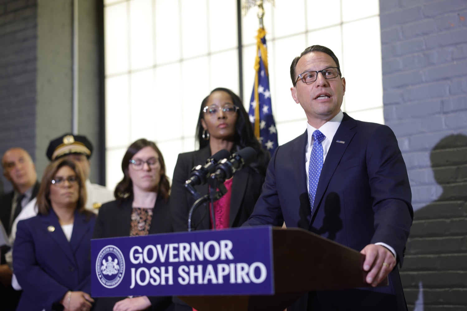 Governor Shapiro Directs Administration to Schedule Xylazine as a Controlled Substance, Taking Action Against Dangerous Drug Contributing to Opioid Overdoses<br><a href="https://filesource.amperwave.net/commonwealthofpa/photo/22967_gov_xylazine_7.jpeg" target="_blank">⇣ Download Photo</a>