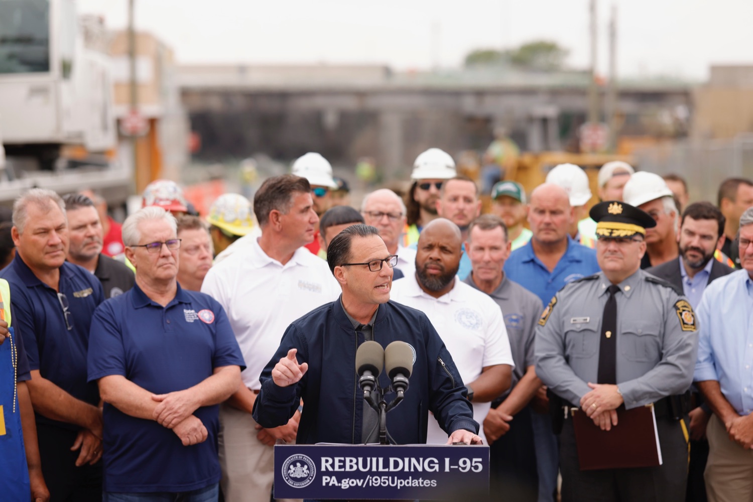Governor Shapiro, PennDOT, Federal Highway Administration, City of Philadelphia to Provide Updates on I-95 Response<br><a href="https://filesource.amperwave.net/commonwealthofpa/photo/23256_gov_I95briefing_6.jpeg" target="_blank">⇣ Download Photo</a>