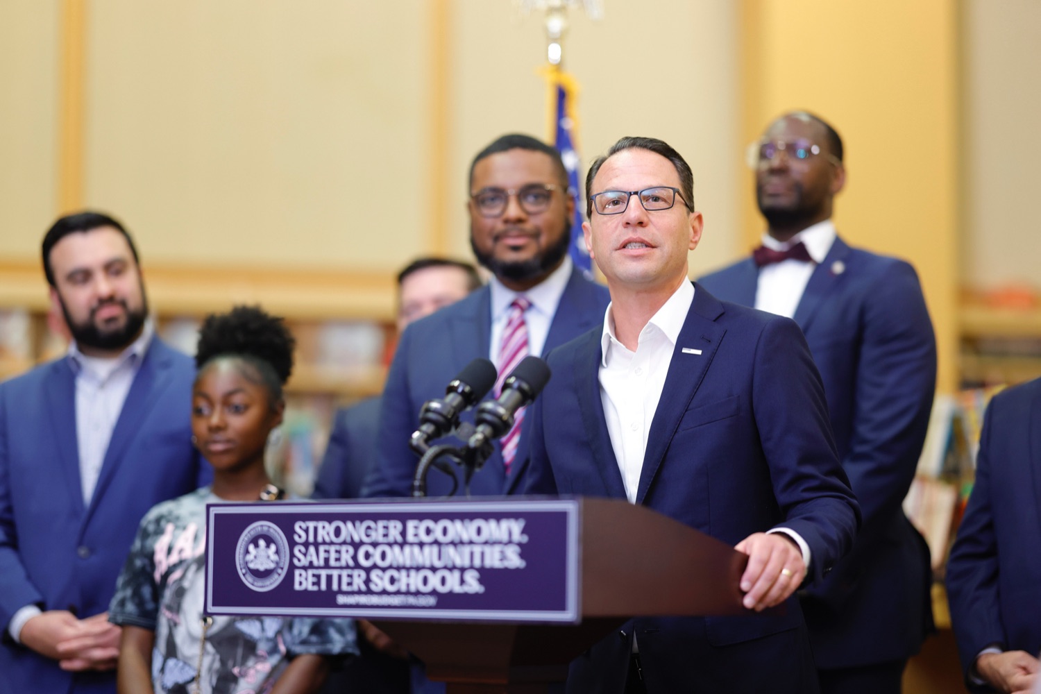 Governor Shapiro Signs Ceremonial Budget Bill Creating Universal Free Breakfast, Making Historic Investments in Public Education During Visit to Allegheny County Elementary School on August 8, 2023.<br><a href="https://filesource.amperwave.net/commonwealthofpa/photo/23563_Gov_Education_DZ_002.JPEG" target="_blank">⇣ Download Photo</a>