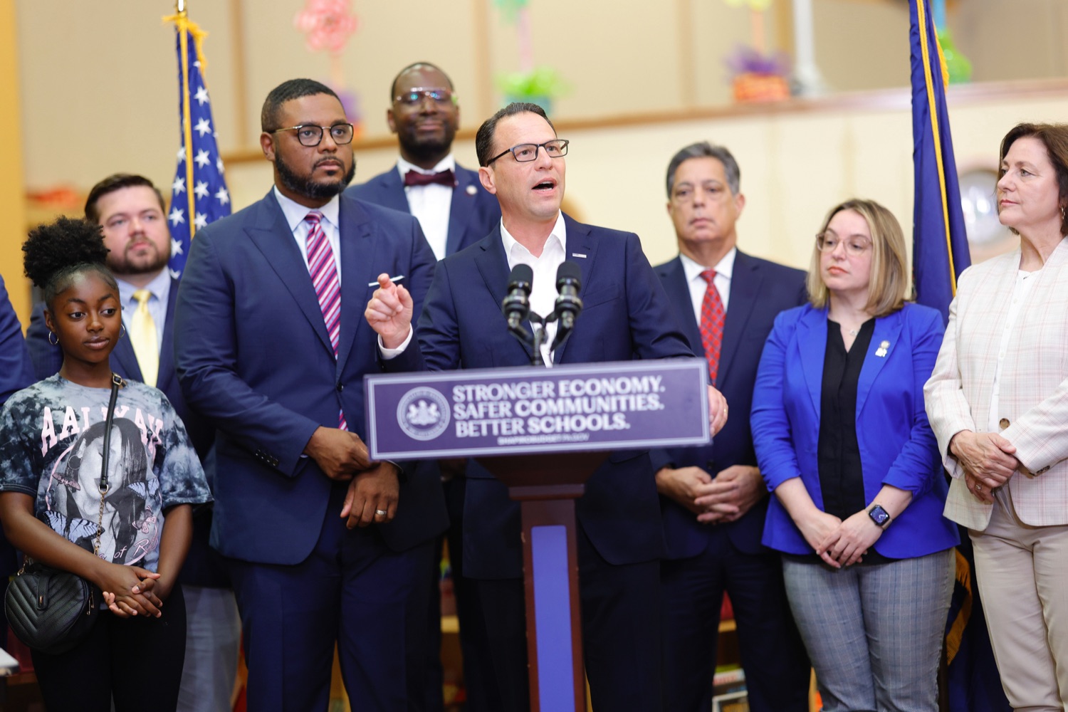 Governor Shapiro Signs Ceremonial Budget Bill Creating Universal Free Breakfast, Making Historic Investments in Public Education During Visit to Allegheny County Elementary School on August 8, 2023.<br><a href="https://filesource.amperwave.net/commonwealthofpa/photo/23563_Gov_Education_DZ_005.JPEG" target="_blank">⇣ Download Photo</a>