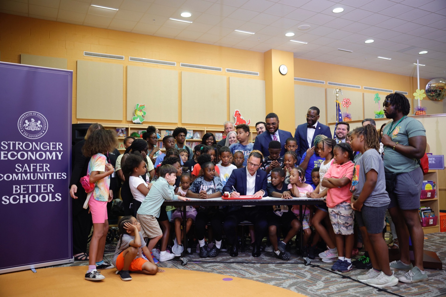 Governor Shapiro Signs Ceremonial Budget Bill Creating Universal Free Breakfast, Making Historic Investments in Public Education During Visit to Allegheny County Elementary School on August 8, 2023.<br><a href="https://filesource.amperwave.net/commonwealthofpa/photo/23563_Gov_Education_DZ_006.JPEG" target="_blank">⇣ Download Photo</a>