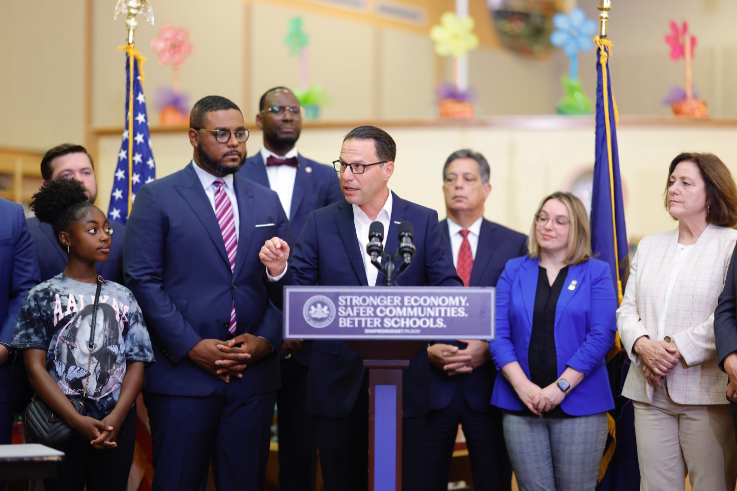 Governor Shapiro Signs Ceremonial Budget Bill Creating Universal Free Breakfast, Making Historic Investments in Public Education During Visit to Allegheny County Elementary School on August 8, 2023.<br><a href="https://filesource.amperwave.net/commonwealthofpa/photo/23563_Gov_Education_DZ_008.JPEG" target="_blank">⇣ Download Photo</a>