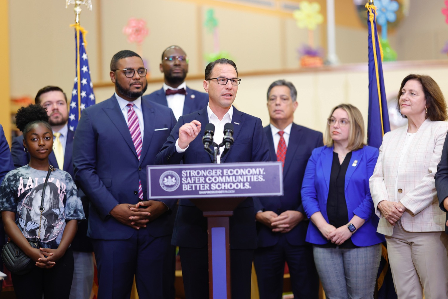 Governor Shapiro Signs Ceremonial Budget Bill Creating Universal Free Breakfast, Making Historic Investments in Public Education During Visit to Allegheny County Elementary School on August 8, 2023.<br><a href="https://filesource.amperwave.net/commonwealthofpa/photo/23563_Gov_Education_DZ_009.JPEG" target="_blank">⇣ Download Photo</a>