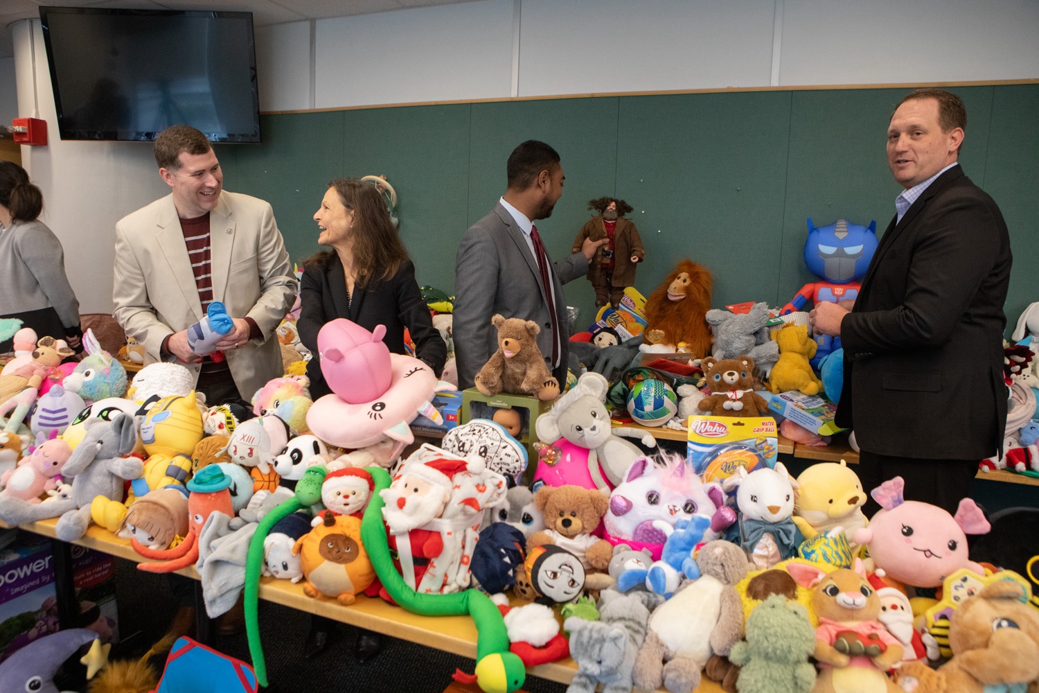 The Pennsylvania Departments of Labor & Industry (L&I) and Human Services (DHS) kicked off the 2023 holiday season Wednesday with an annual donation of stuffed toys collected throughout the year by L&I during routine safety inspections. The toys will be distributed to Pennsylvania families through DHS Holiday Wish program. . ."We inspect these stuffed toys throughout the year to ensure their safety for all children in Pennsylvania. Its become a tradition at L&I to donate the inspected toys to the Holiday Wish program because we get to brighten the holidays for a few children while reminding parents and retailers of the importance of toy safety, L&I Secretary Nancy A. Walker. I encourage any Pennsylvanian who can give a little extra this year to consider donating to a holiday charity. The joy and happiness through a simple act of kindness can lead to lifelong memories for countless Pennsylvania children.<br><a href="https://filesource.amperwave.net/commonwealthofpa/photo/24018_LI_StuffedToys_ERD_001.jpg" target="_blank">⇣ Download Photo</a>