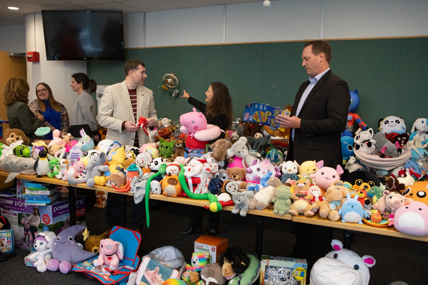The Pennsylvania Departments of Labor & Industry (L&I) and Human Services (DHS) kicked off the 2023 holiday season Wednesday with an annual donation of stuffed toys collected throughout the year by L&I during routine safety inspections. The toys will be distributed to Pennsylvania families through DHS Holiday Wish program. . ."We inspect these stuffed toys throughout the year to ensure their safety for all children in Pennsylvania. Its become a tradition at L&I to donate the inspected toys to the Holiday Wish program because we get to brighten the holidays for a few children while reminding parents and retailers of the importance of toy safety, L&I Secretary Nancy A. Walker. I encourage any Pennsylvanian who can give a little extra this year to consider donating to a holiday charity. The joy and happiness through a simple act of kindness can lead to lifelong memories for countless Pennsylvania children.<br><a href="https://filesource.amperwave.net/commonwealthofpa/photo/24018_LI_StuffedToys_ERD_017.jpg" target="_blank">⇣ Download Photo</a>